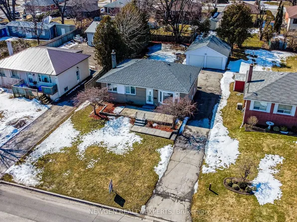30 Linton Ave E, Ajax, ON L1T 2X6