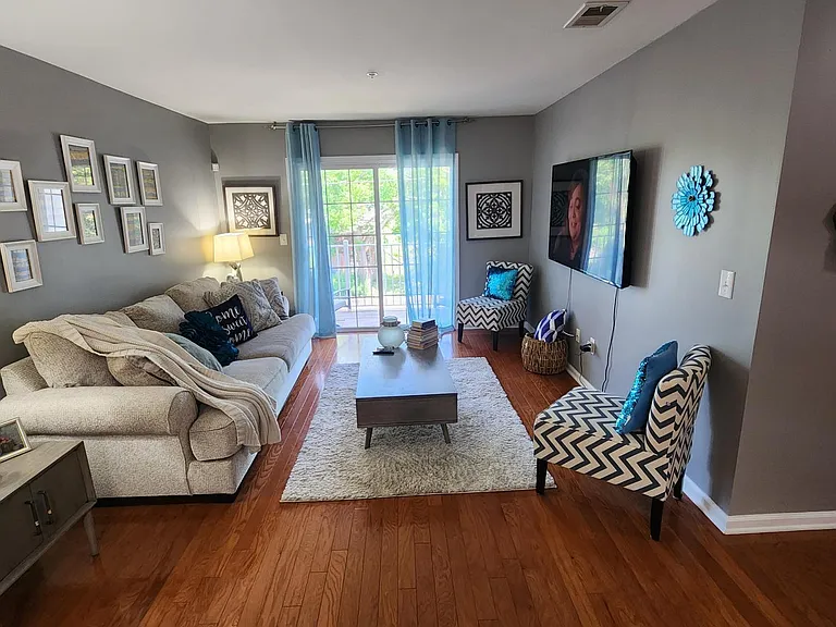 1325 Fernwood Ct — Photo 4