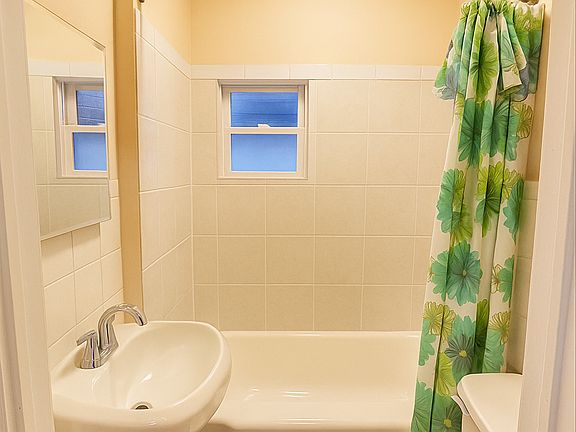 4th image of 1120 S 52nd St #C