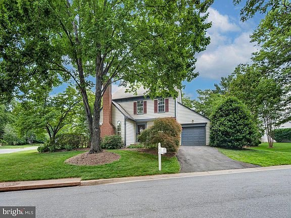 2nd image of 9413 Vineyard Haven Dr