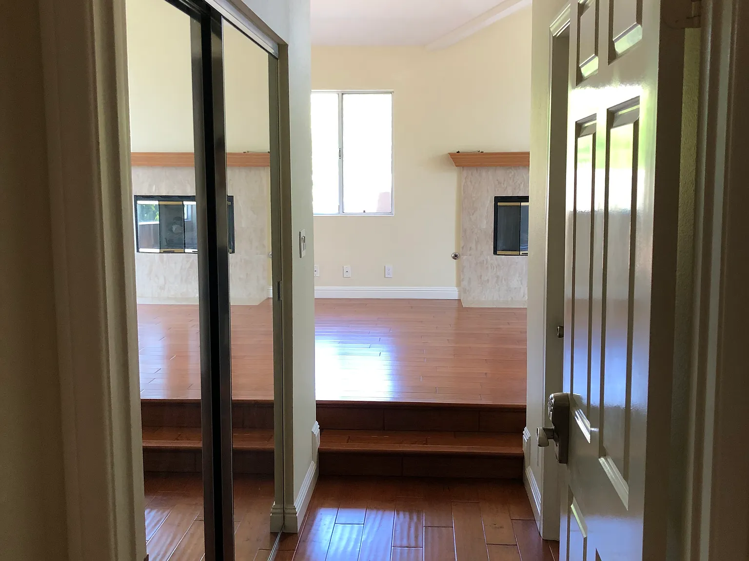 3 bed, 2.5 bath, 1920 sqft, $4,300 — Photo 2