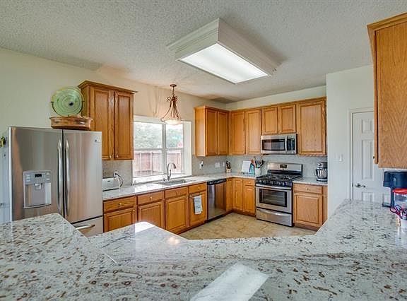 4th image of 5221 Highlands Dr