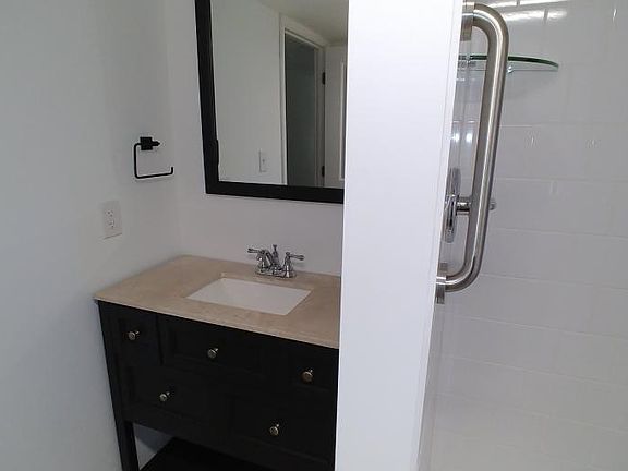5th image of 3147 Clive Ave