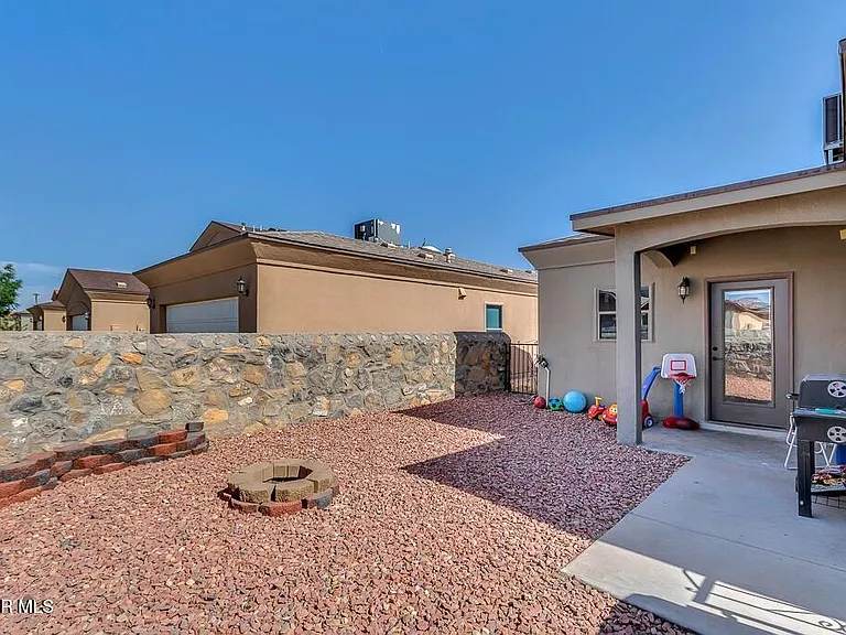 12921 Hueco Cave Dr — Photo 35
