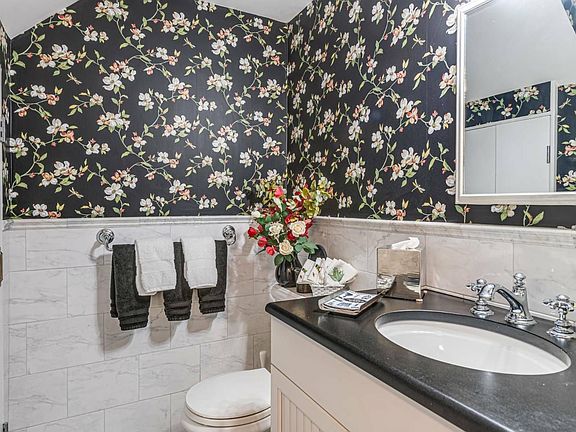 5th image of 10 Leland Ln Unit 3