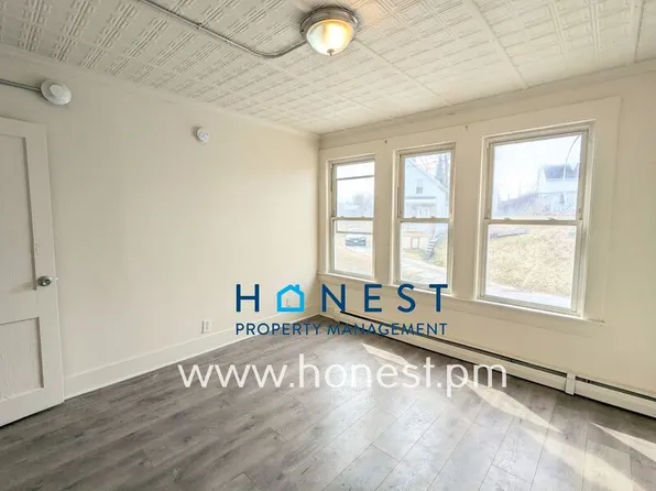 3 Jefferson St Unit 1, Augusta, ME 04330