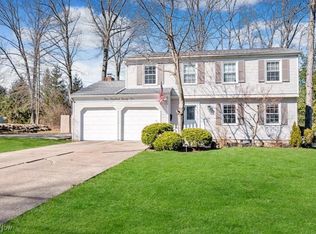 492 Hickory Hollow Dr, Canfield, OH
