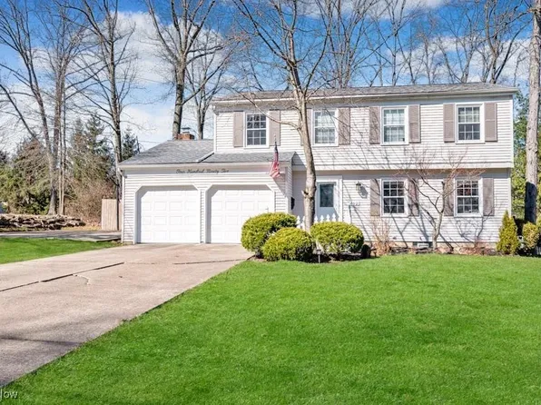 492 Hickory Hollow Dr, Canfield, OH 44406