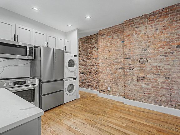 2nd image of 20 Prince St APT 31