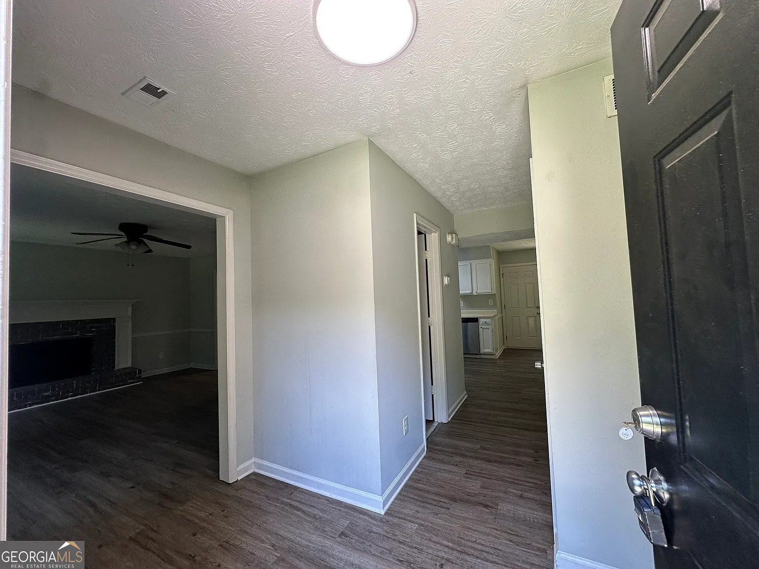 4 bed, 2.5 bath, 1921 sqft, $2,100 — Photo 4