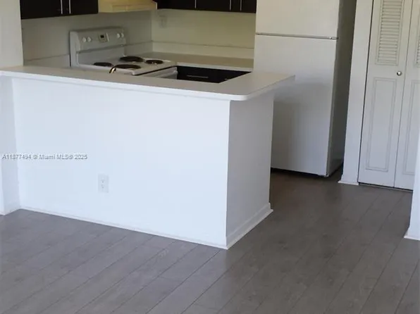 752 Executive Center Dr APT 25, West Palm Beach, FL 33401