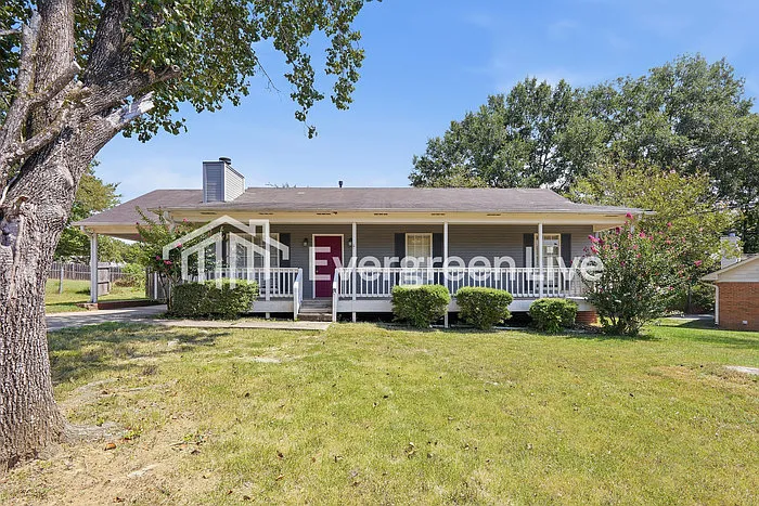 3 bed, 2.0 bath, 1405 sqft, $1,645 — Photo 1