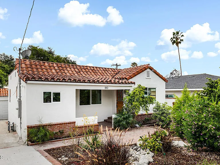 180 W Harriet St — Photo 3