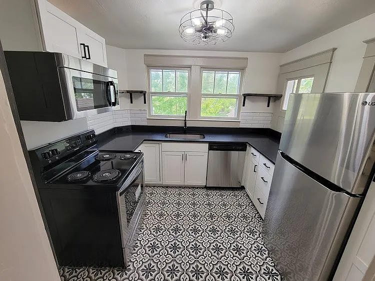 316 Fairview Ave — Photo 3