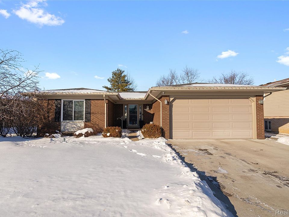 1st image of 43818 Palisades Dr