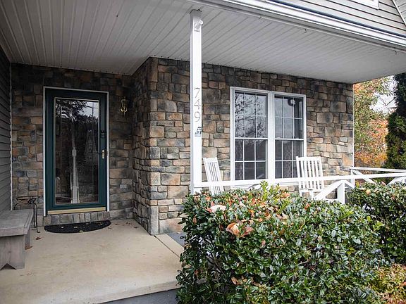 2nd image of 749 Woodland Dr
