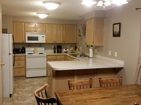 4305 Kitchen and Eating Bar