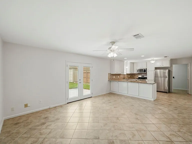 10503 Shadow Wood Dr — Photo 13