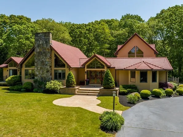 434 Pine Hill Rd, Westport, MA 02790