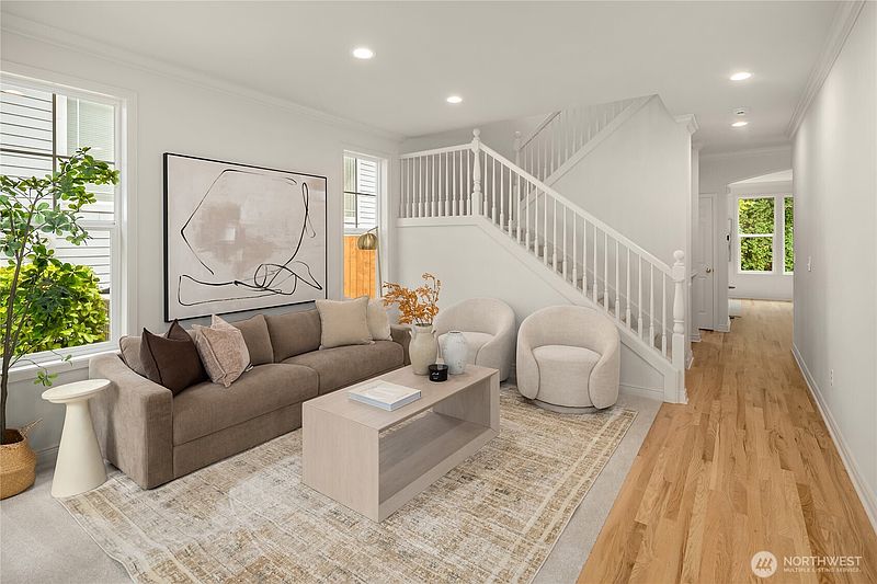 3rd image of 1513 NE Iris Street