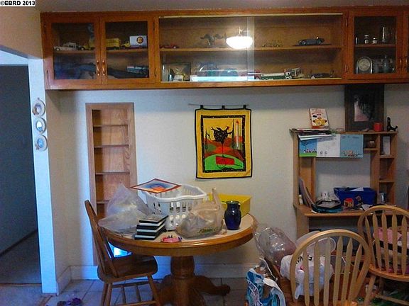 5th image of 121 Carolyn Dr