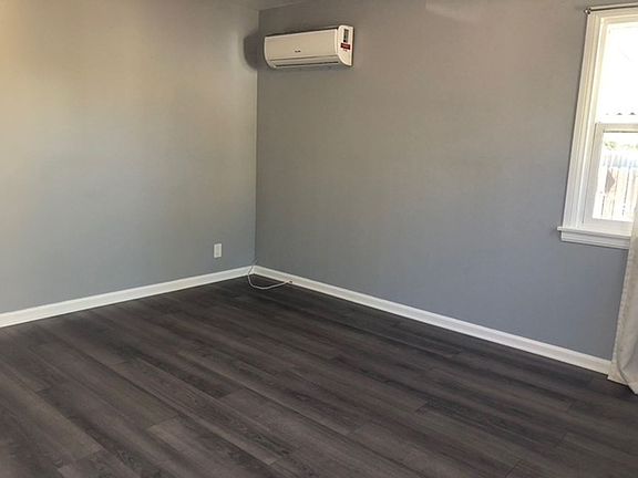 5th image of 14200-14202 Erwin St