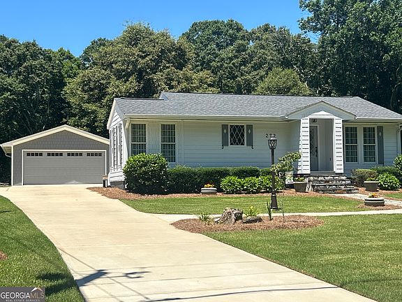 2nd image of 272 Lakeview Dr