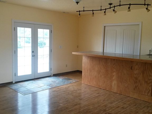 FAMILY/ENTERTAINMENT ROOM