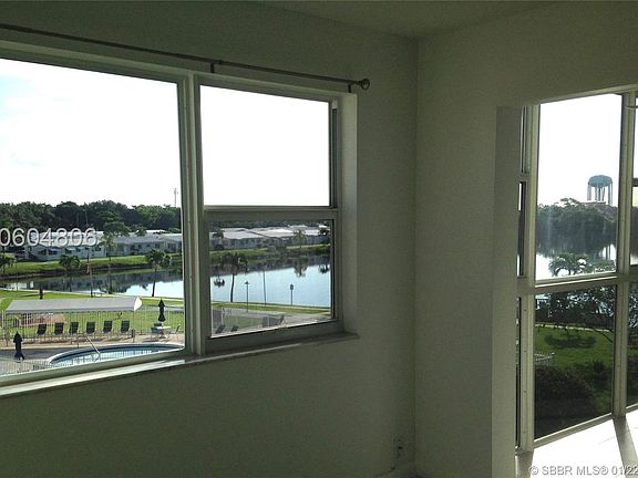 2nd image of 2223 Park Ln APT 306