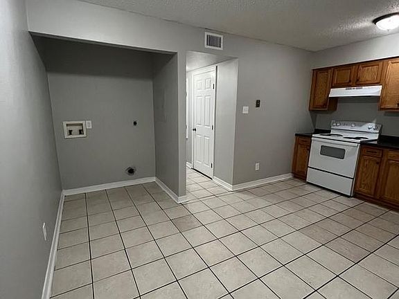 4th image of 2915 E Saint Bernard Hwy APT B