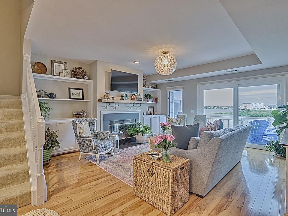 1st image of 606 Oyster Cove Dr