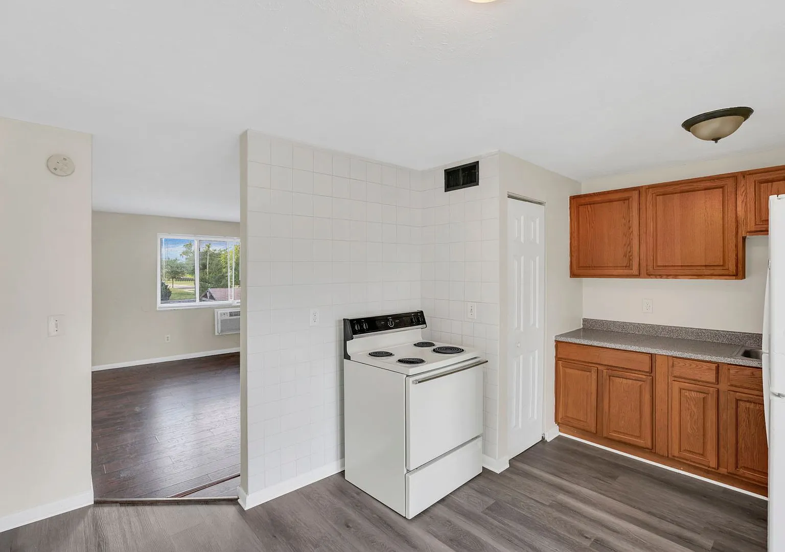 861 Kingsford Rd — Photo 2
