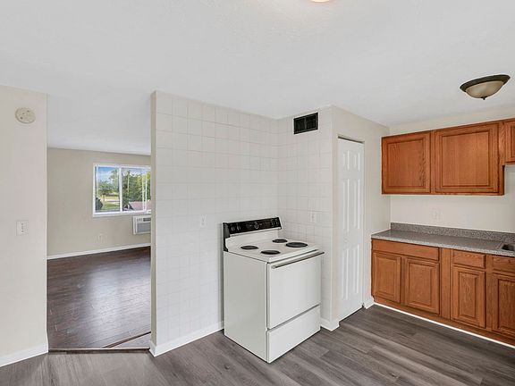 2nd image of 861 Kingsford Rd #D