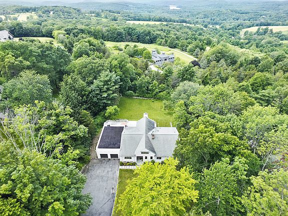 2nd image of 8 Hilltop Dr