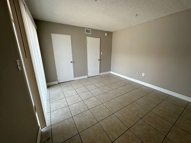 1830 Maravilla Ave #502 — Photo 8