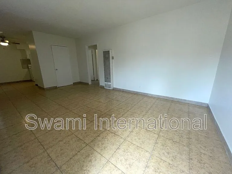 629 W 82nd St #2 — Photo 7