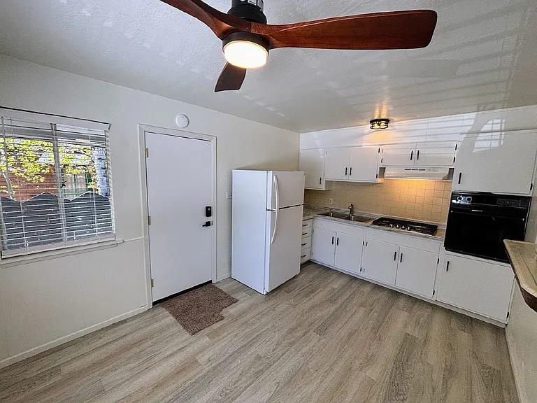 4091 Greenwood Rd #1 — Photo 5