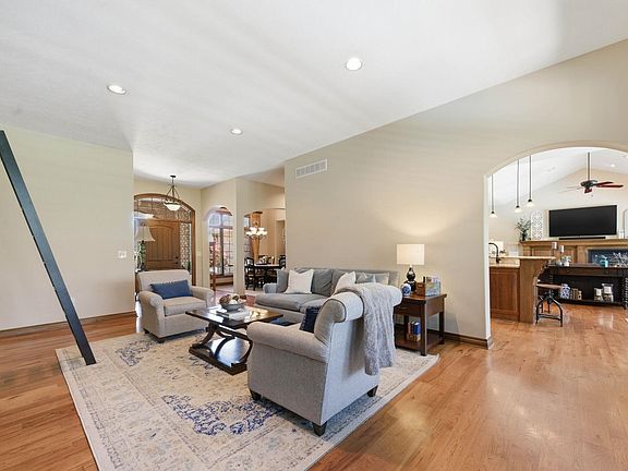 5th image of 1809 N Glen Wood Cir