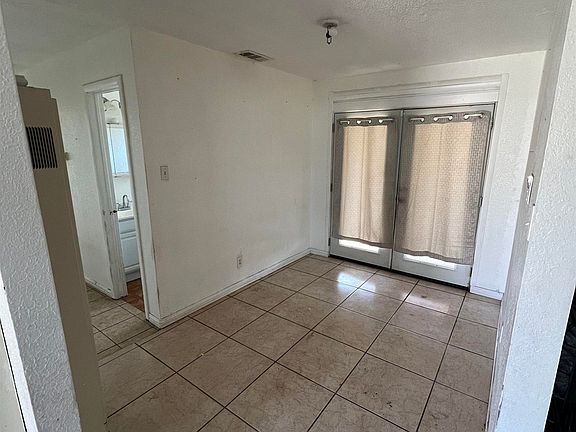 4th image of 1307 N Gila Dr