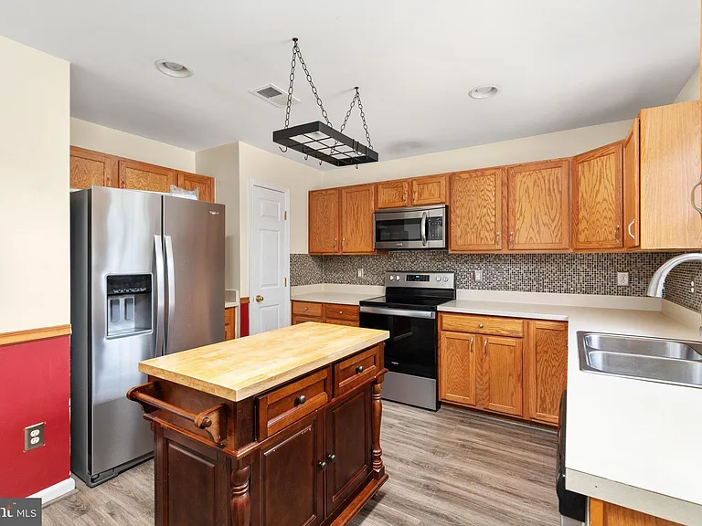 313 Frontier Fort Ln — Photo 2