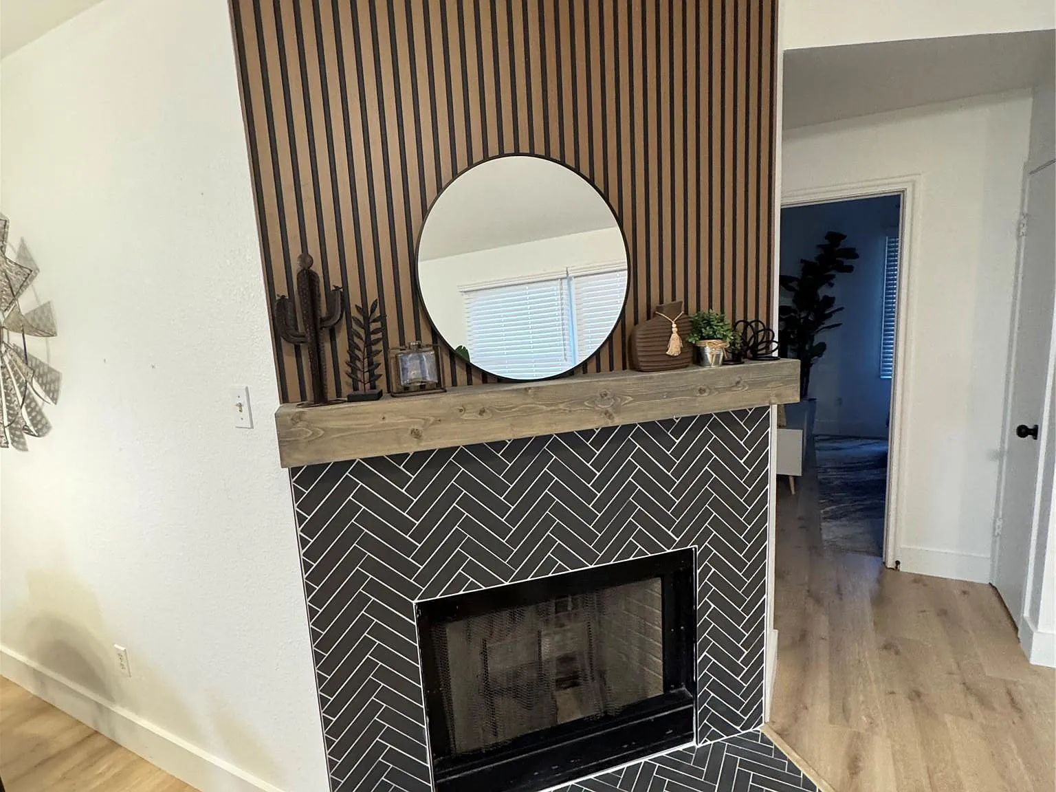 3 bed, 2.0 bath, 1058 sqft, $2,300 — Photo 4