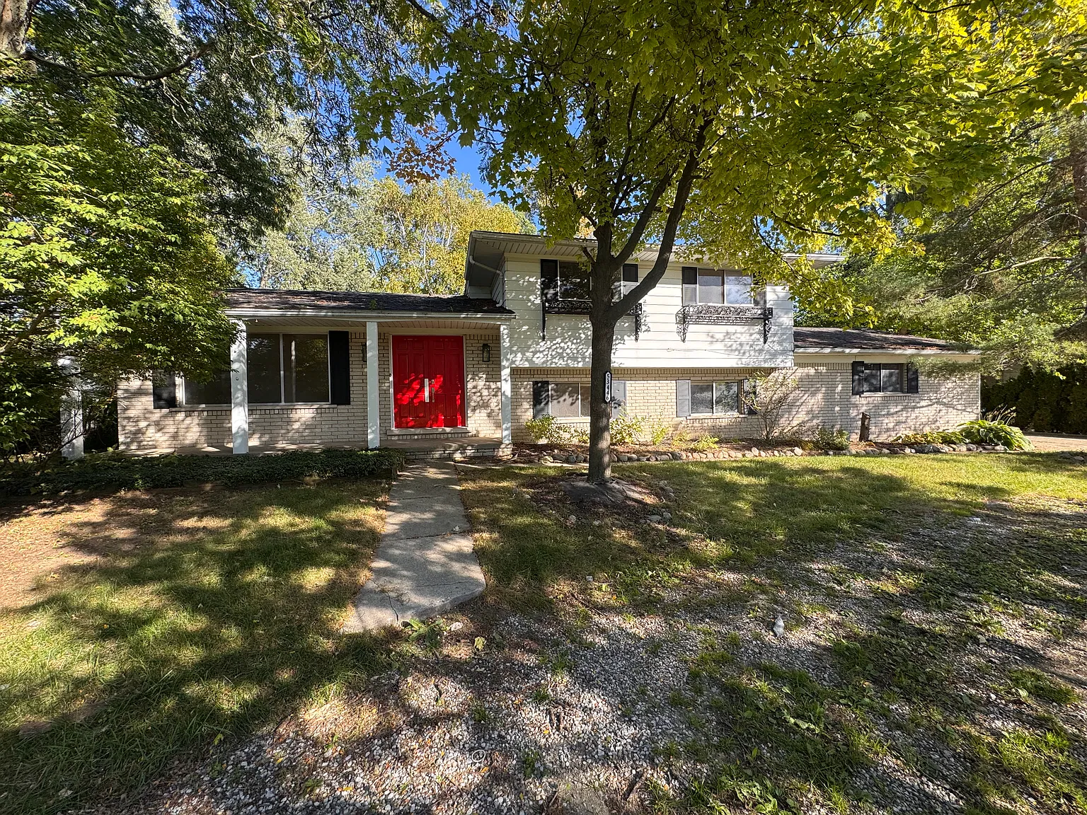 4 bed, 1944 sqft, $2,495 — Photo 1