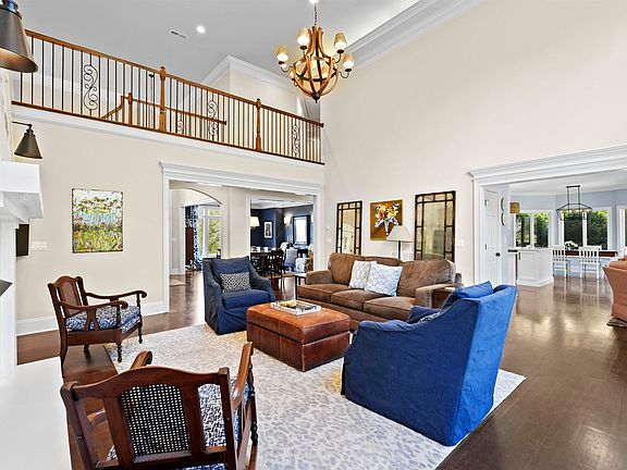 5th image of 203 Sorrento Dr