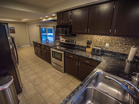4th image of 32824 Cambridge Dr