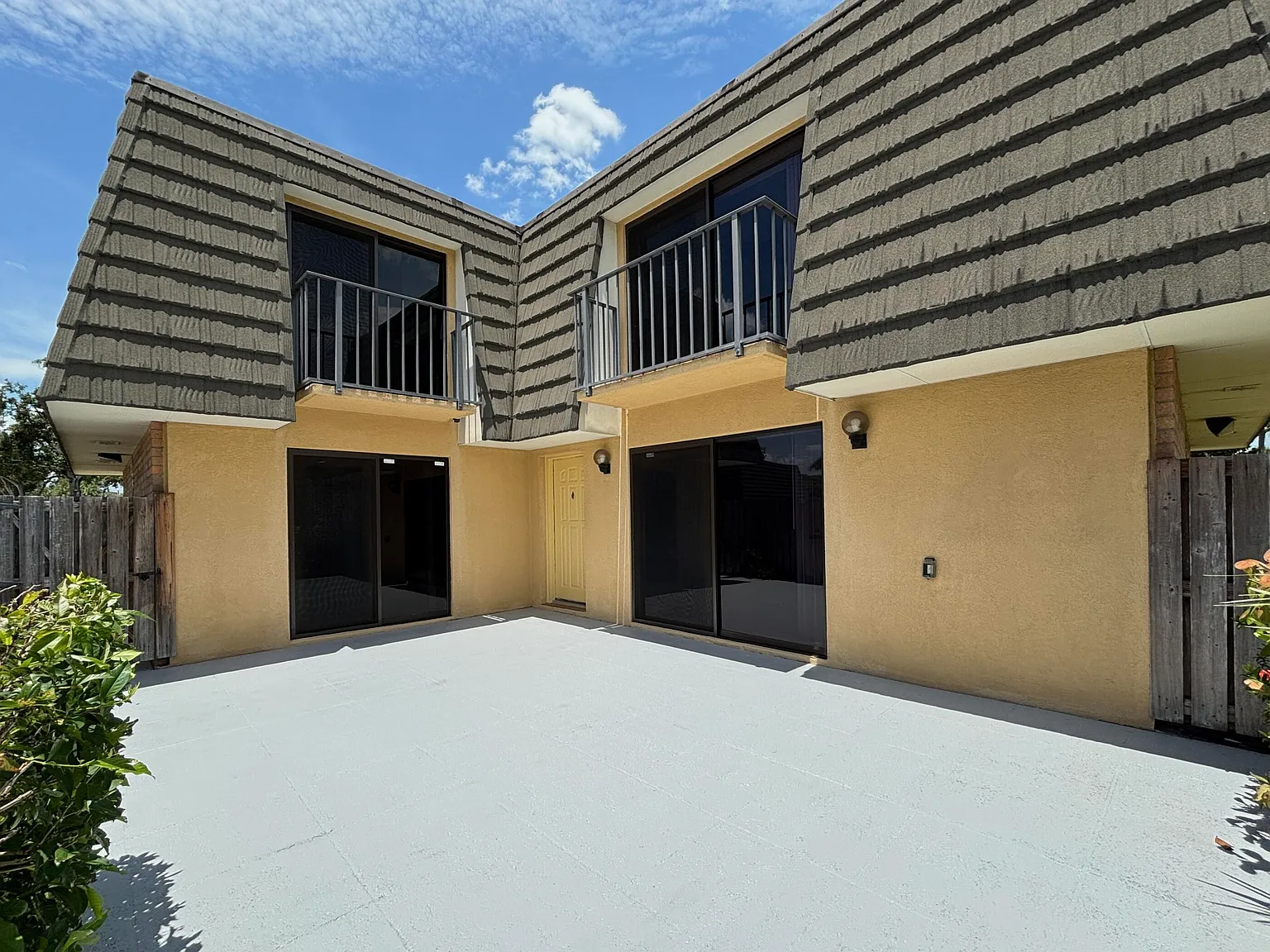 2 bed, 2.5 bath, 1236 sqft, $2,200 — Photo 1