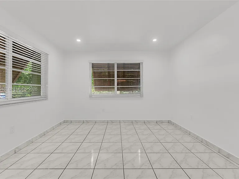 9354 SW 77th Ave #I1 — Photo 39