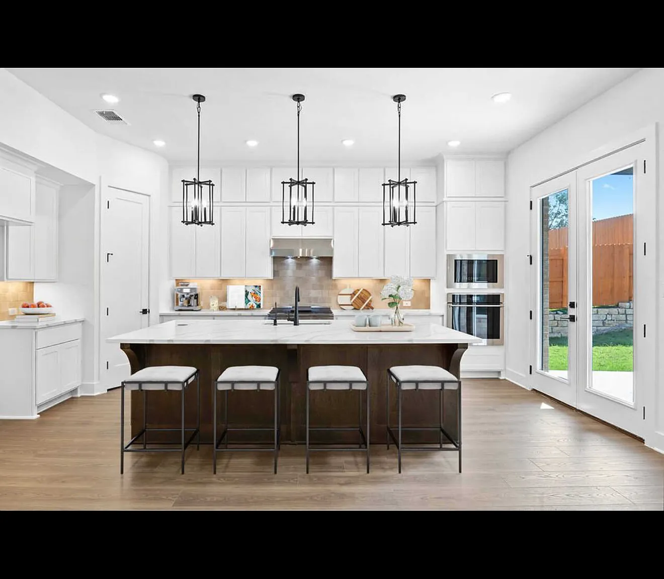 4 bed, 3526 sqft, $3,900 — Photo 3