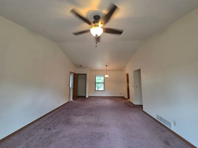 6315 Garrett Ln — Photo 11