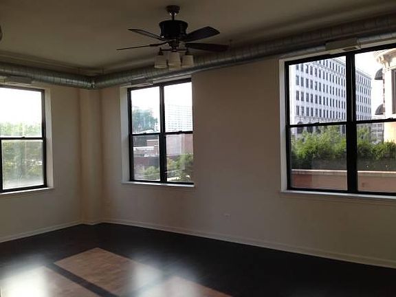 5th image of 938 W Leland Ave