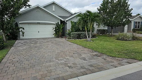3034 NE Skyview Ln Photo 1